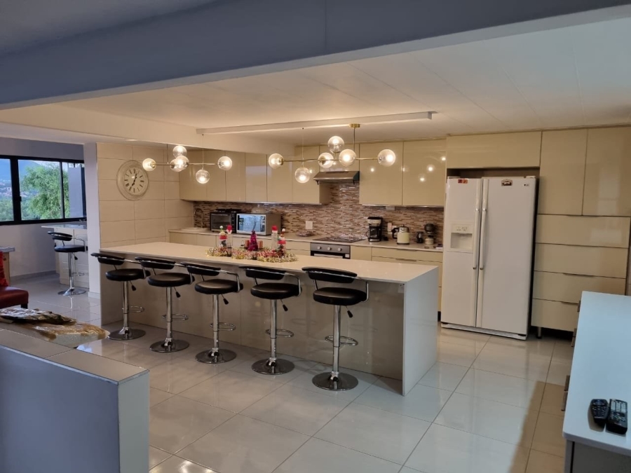 5 Bedroom Property for Sale in Meerhof North West